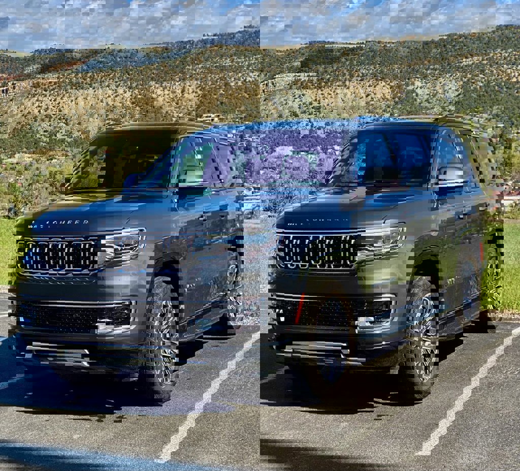 Used 2022 Jeep Wagoneer Series III AWD/4WD image 1