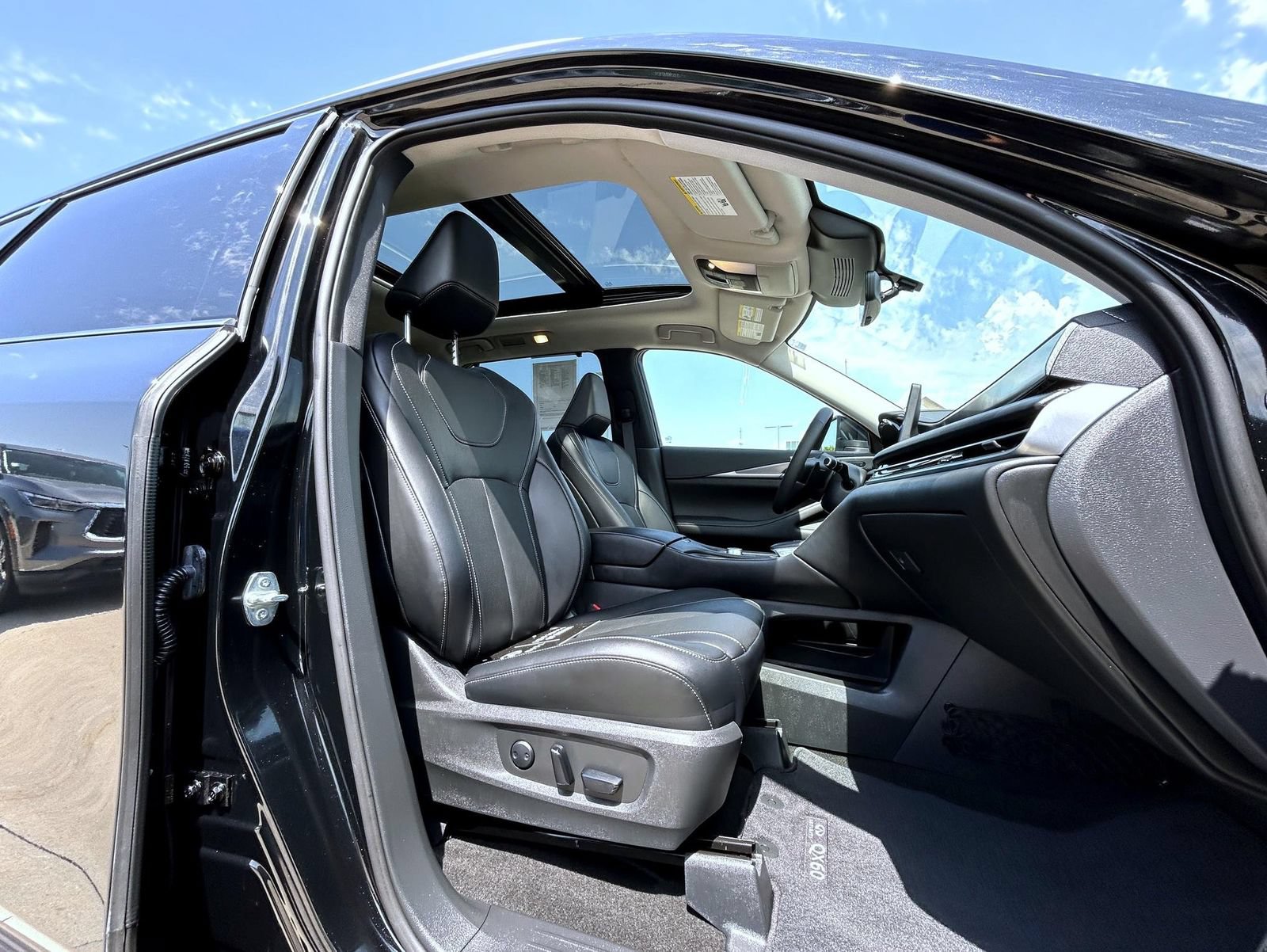 Certified 2023 INFINITI QX60 Luxe w/ Cargo Package AWD/4WD image 15