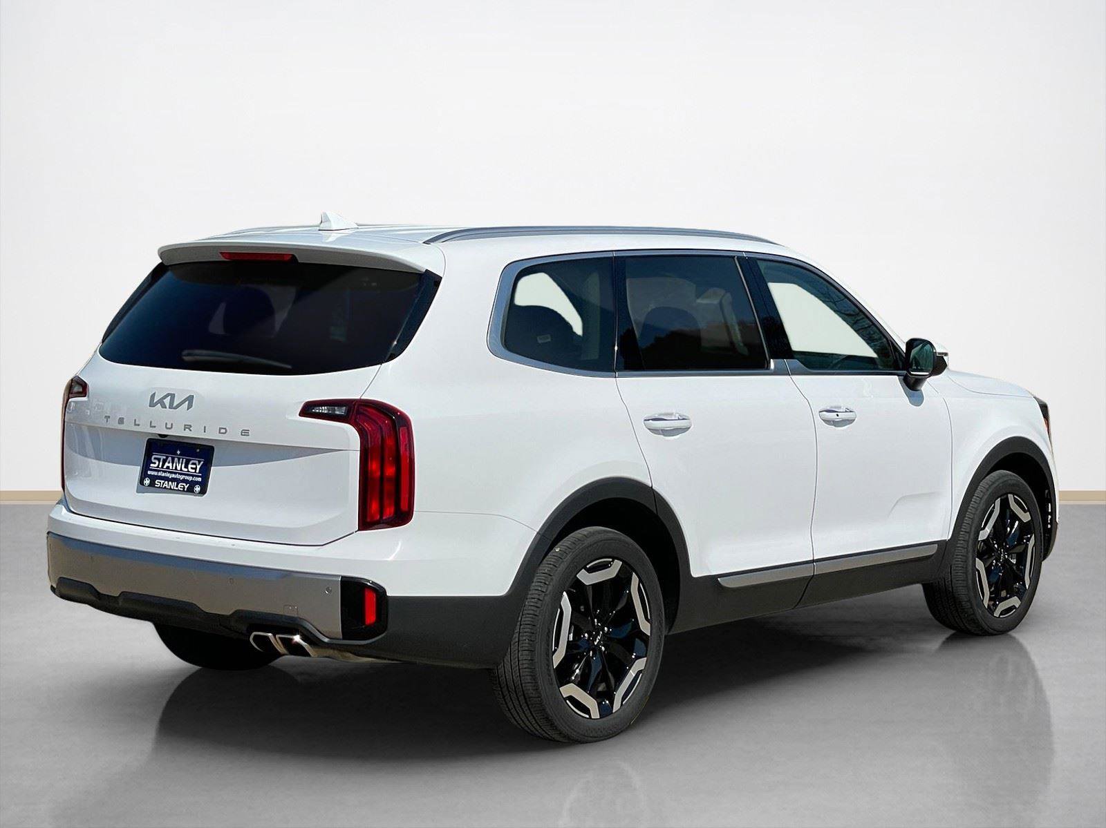 Used 2025 Kia Telluride S FWD image 8