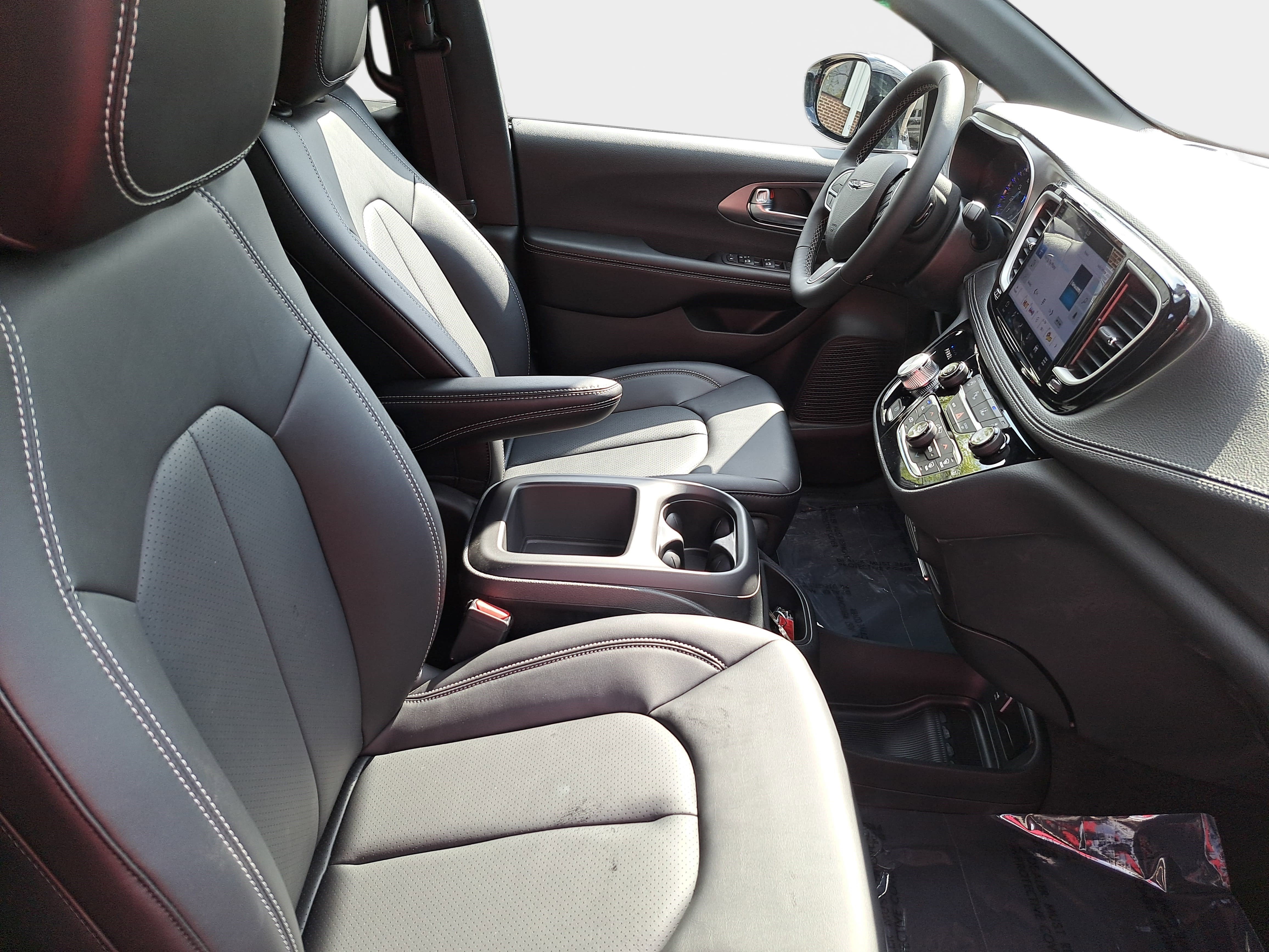 New 2026 Chrysler Pacifica Select image 10