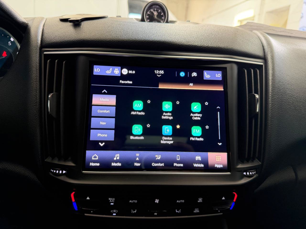 Used 2023 Maserati Levante GT AWD/4WD image 39