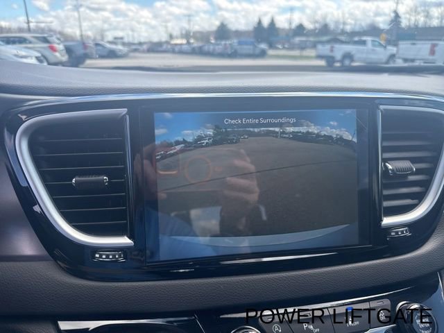 Used 2026 Chrysler Pacifica Select image 12