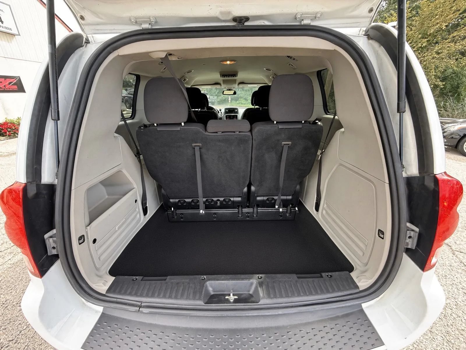 Used 2019 Dodge Grand Caravan Crew FWD image 13