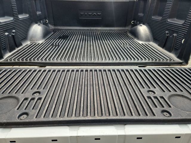 Used 2018 Nissan Titan SV w/ SV Convenience Package image 25