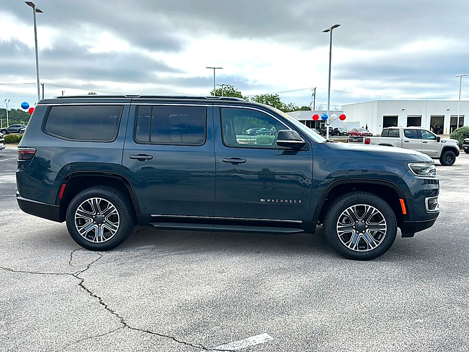 Used 2024 Jeep Wagoneer Series II w/ Flexible Seating Group RWD image 9