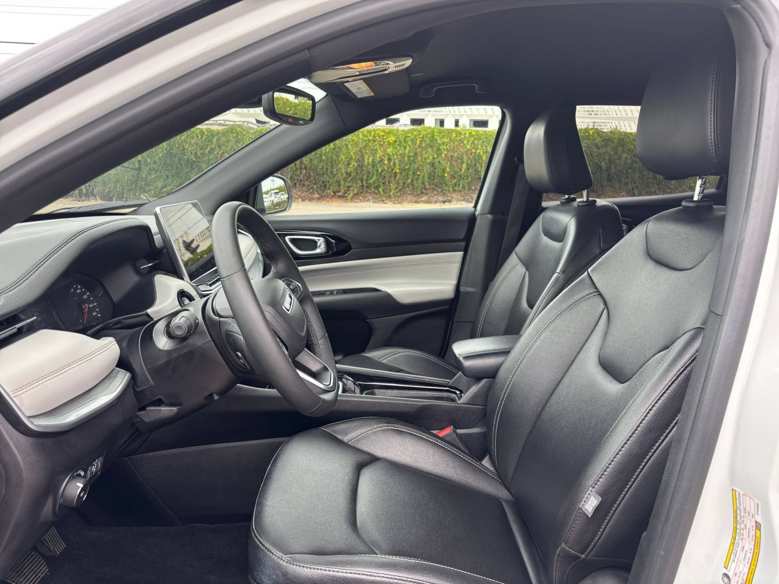 Used 2025 Jeep Compass Limited AWD/4WD image 27