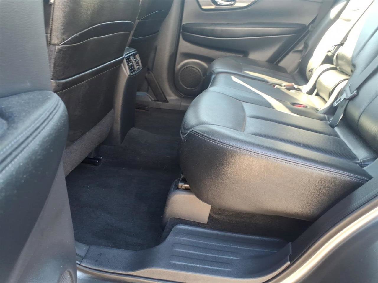 Used 2016 Nissan Rogue SL image 8