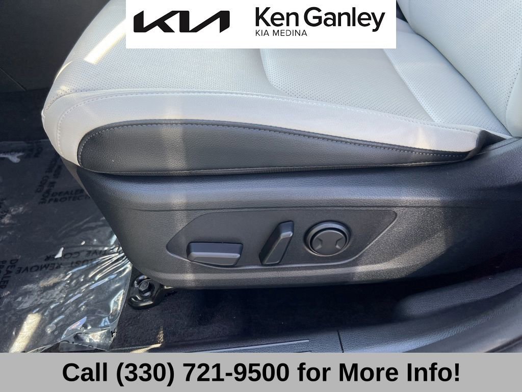 Certified 2025 Kia Sportage EX image 29