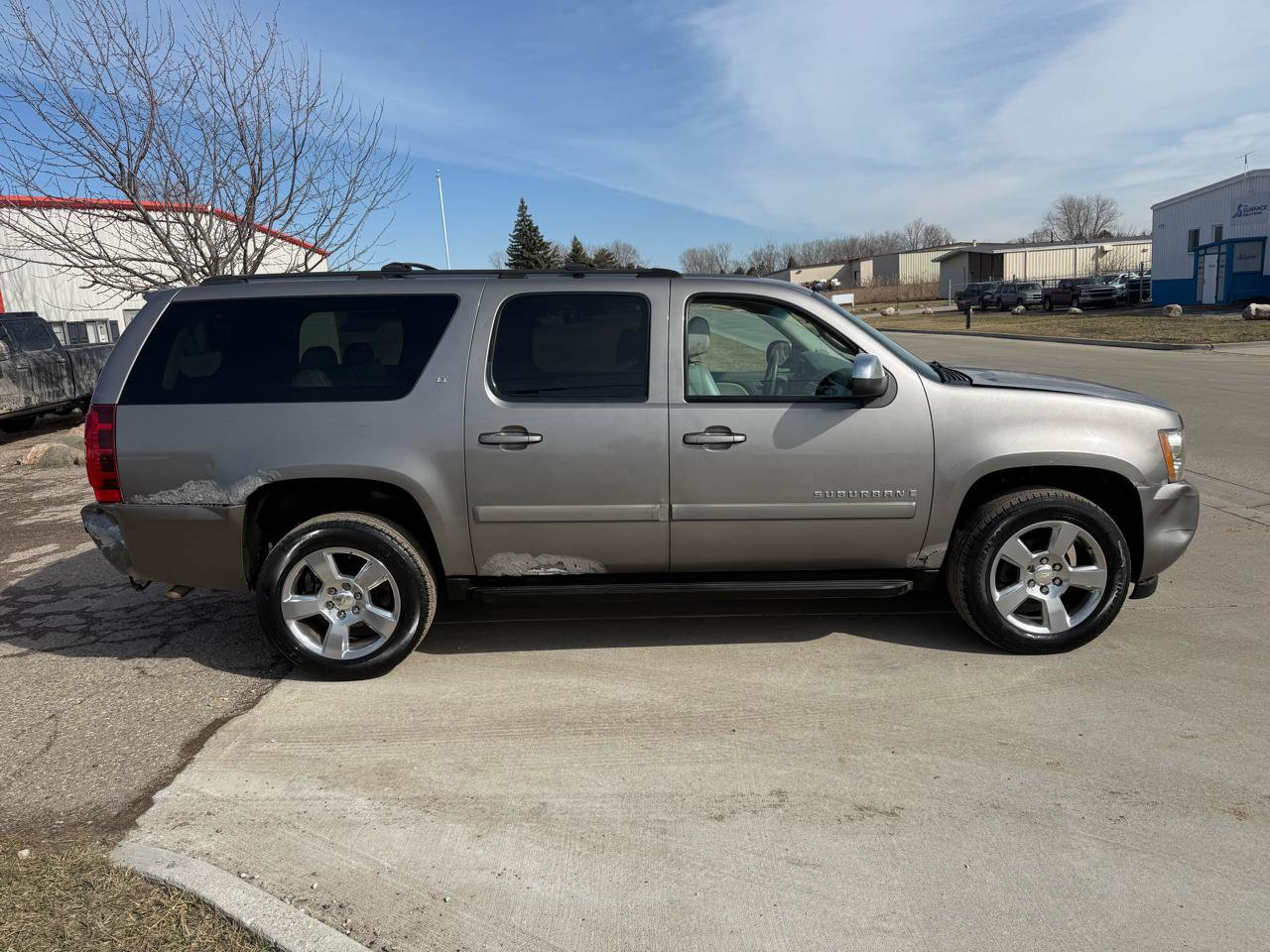 Used 2007 Chevrolet Suburban LT w/ LT Preferred Equipment Group image 4