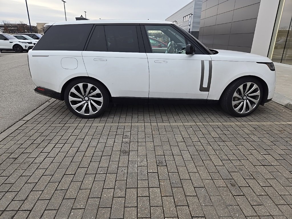 Used 2023 Land Rover Range Rover SE image 4