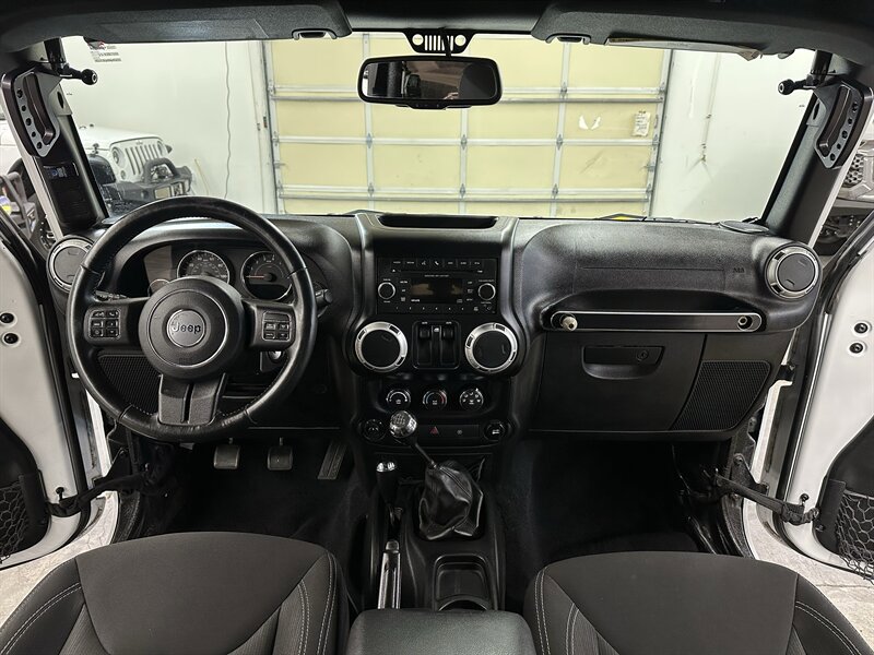 Used 2015 Jeep Wrangler Rubicon w/ Power Convenience Group AWD/4WD image 19
