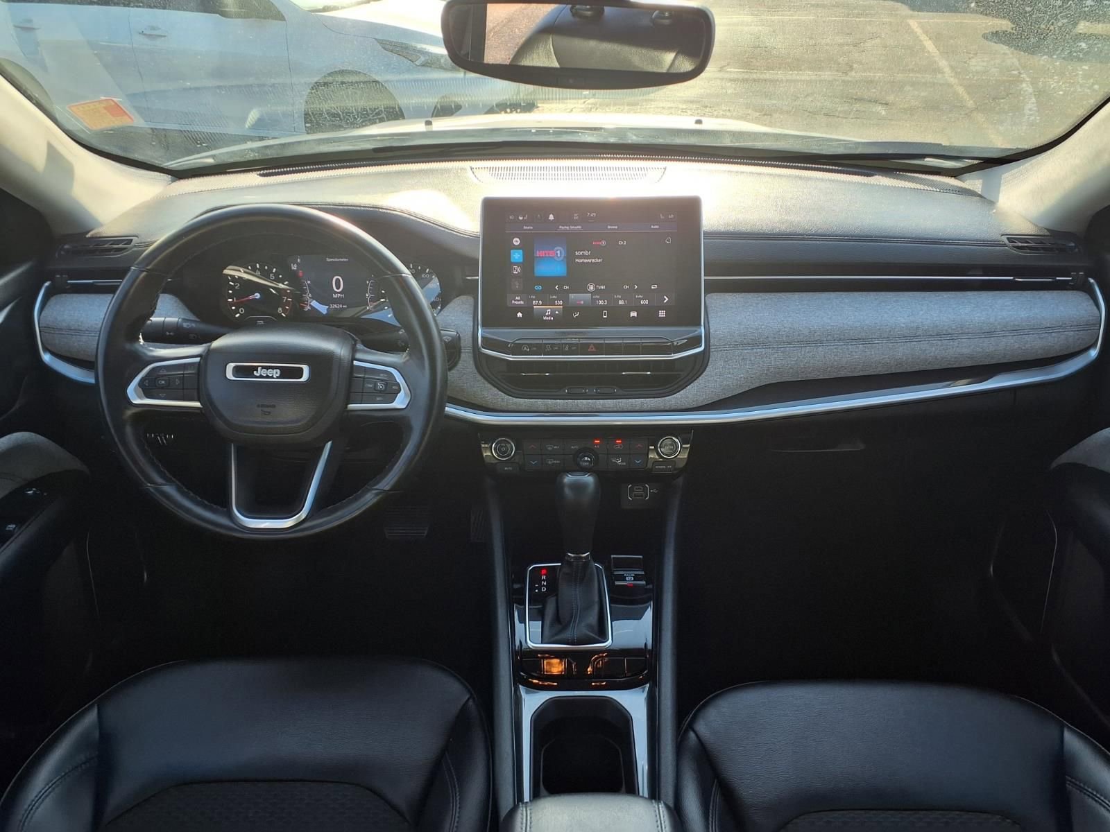 Used 2022 Jeep Compass Latitude w/ Convenience Group FWD image 3