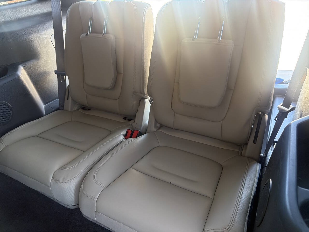 Used 2015 Ford Explorer XLT w/ Equipment Group 202A FWD image 18