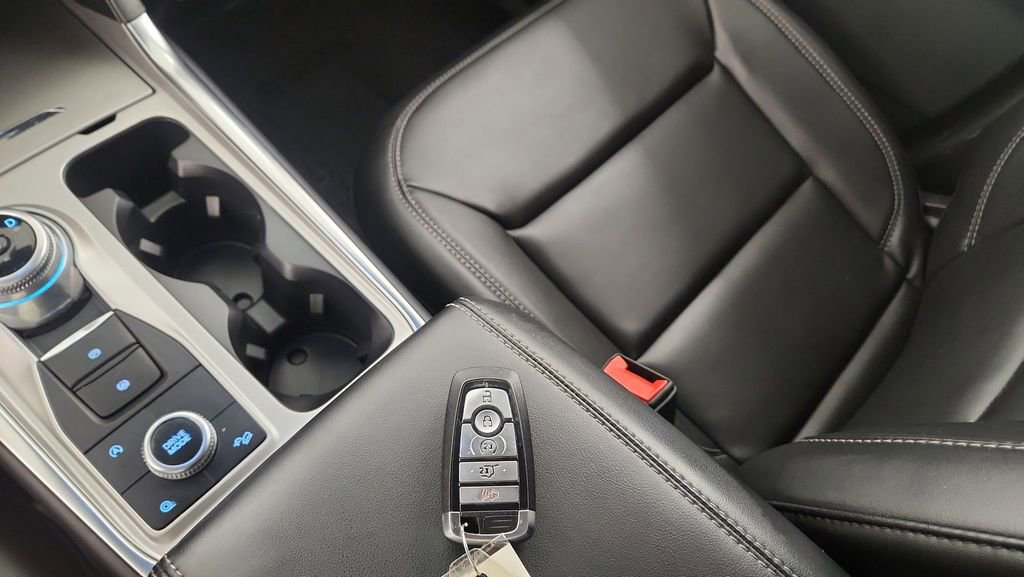 Used 2023 Ford Explorer XLT w/ Equipment Group 202A image 21