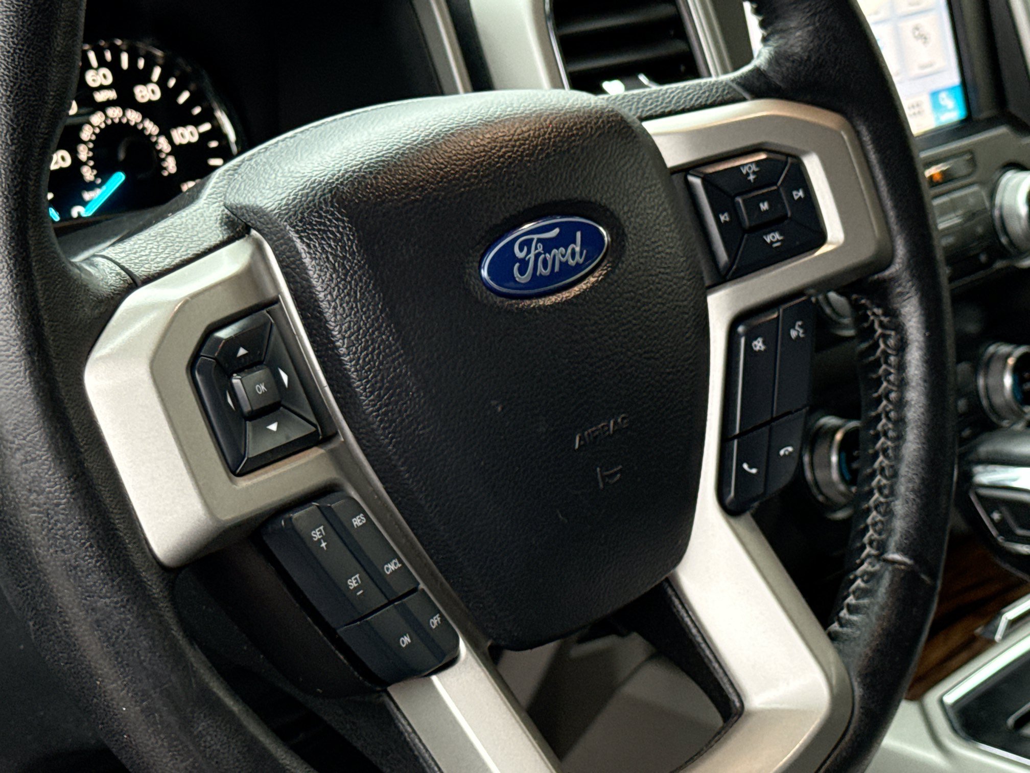 Used 2019 Ford F150 Lariat w/ Equipment Group 502A Luxury AWD/4WD image 12