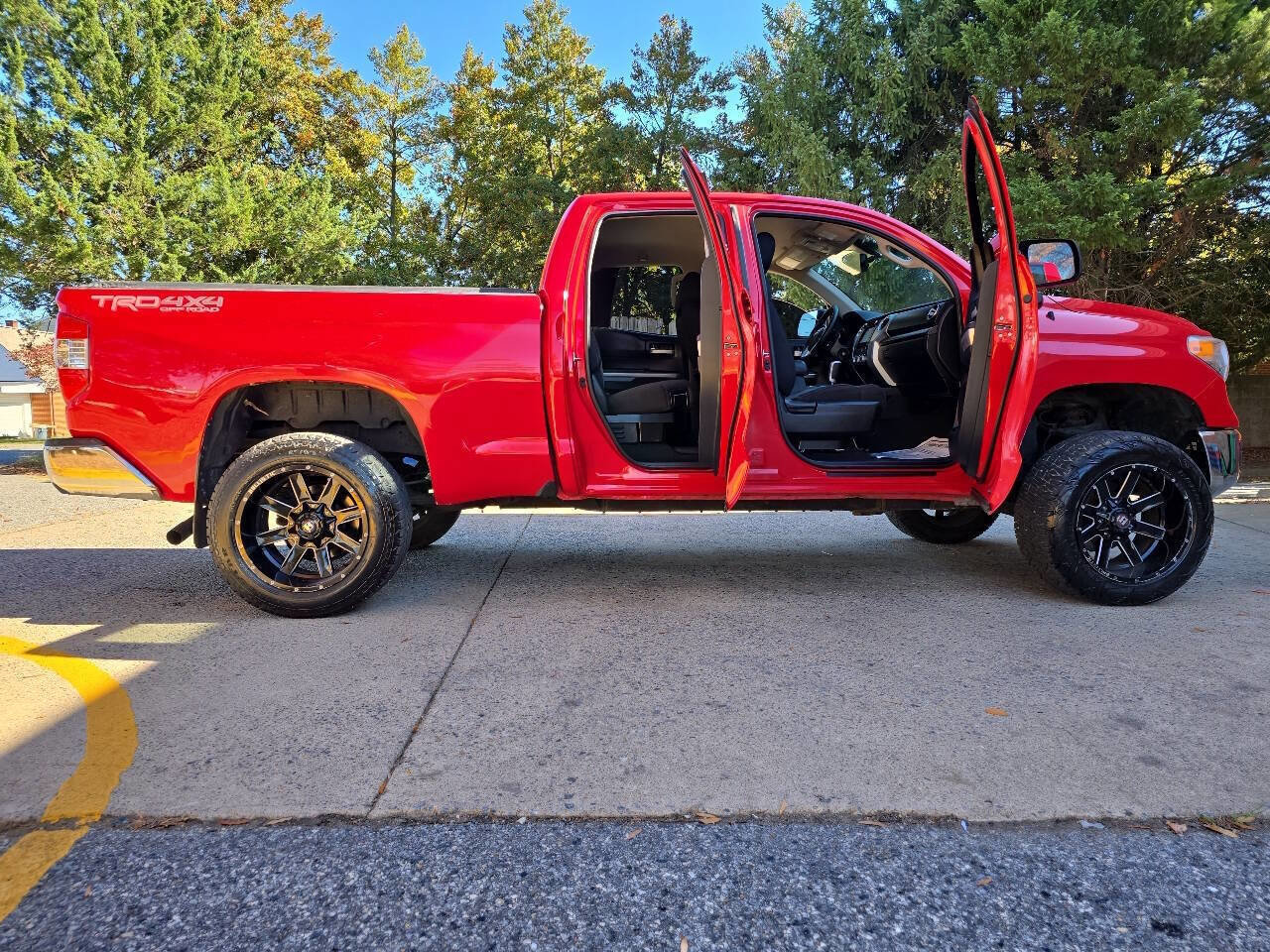 Used 2015 Toyota Tundra SR5 w/ TRD Off Road Package image 2