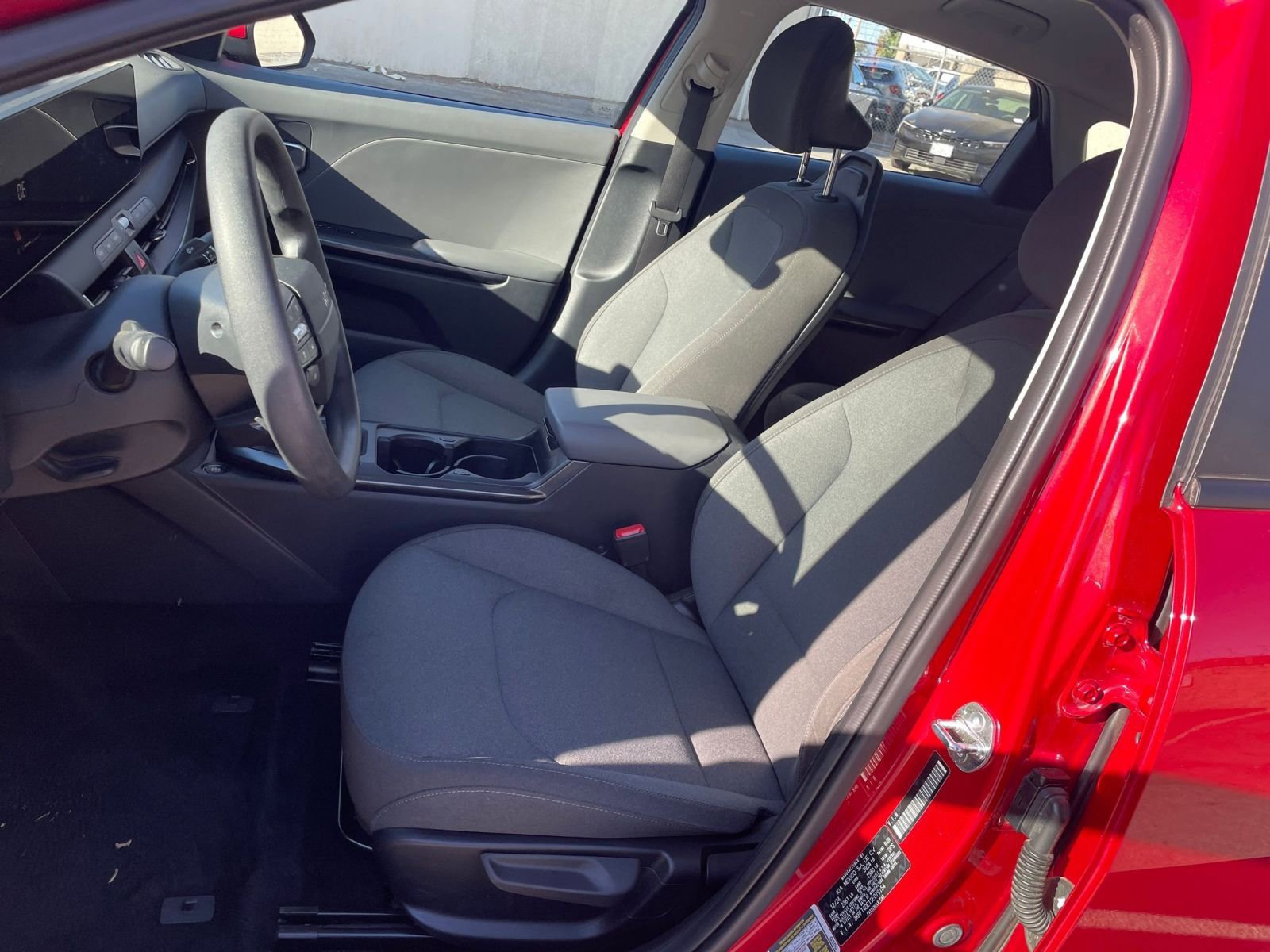 Used 2025 Kia K4 LXS image 38