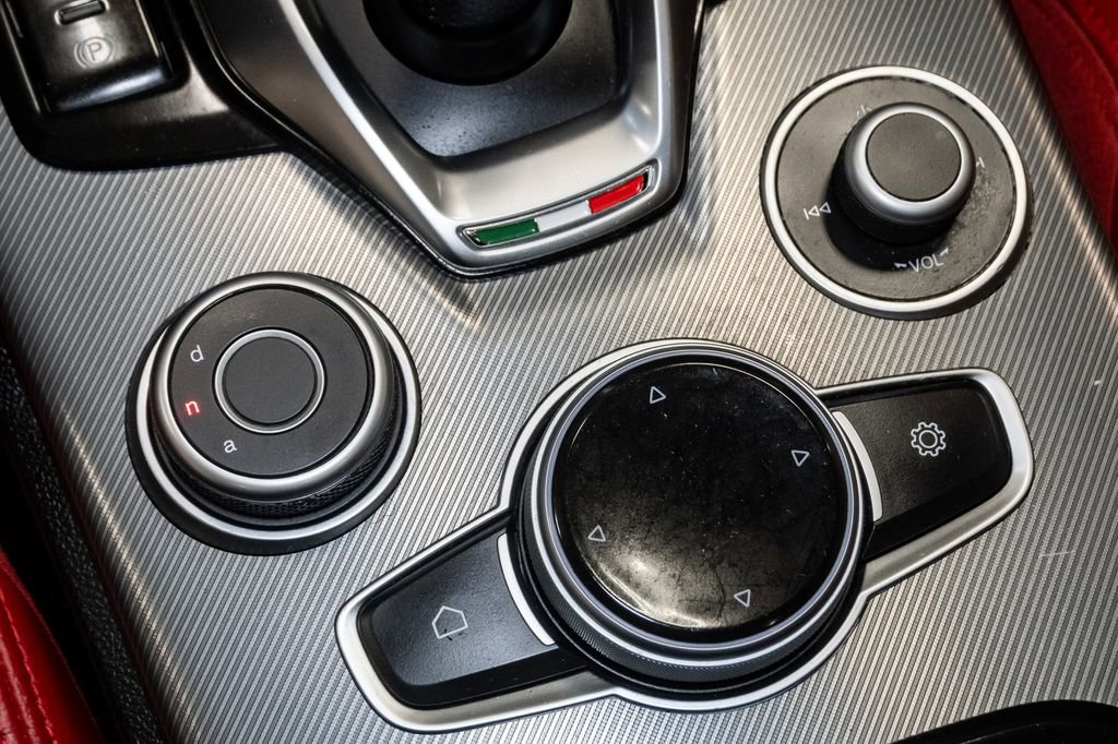 Used 2024 Alfa Romeo Stelvio Veloce image 23