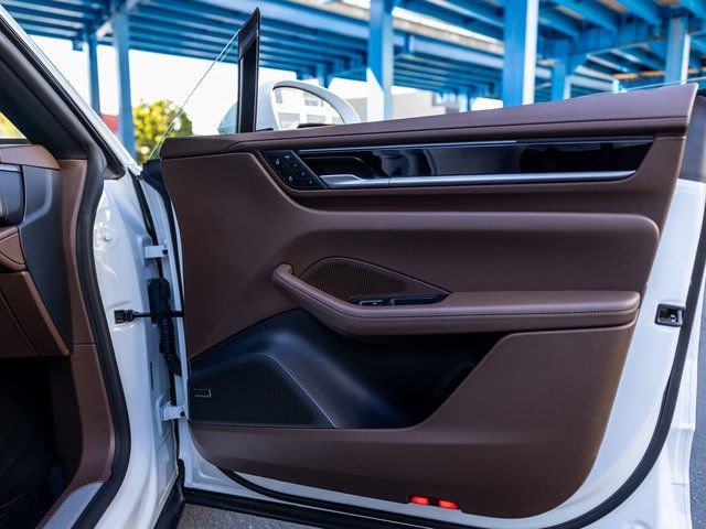 Certified 2025 Porsche Macan Electric RWD image 41