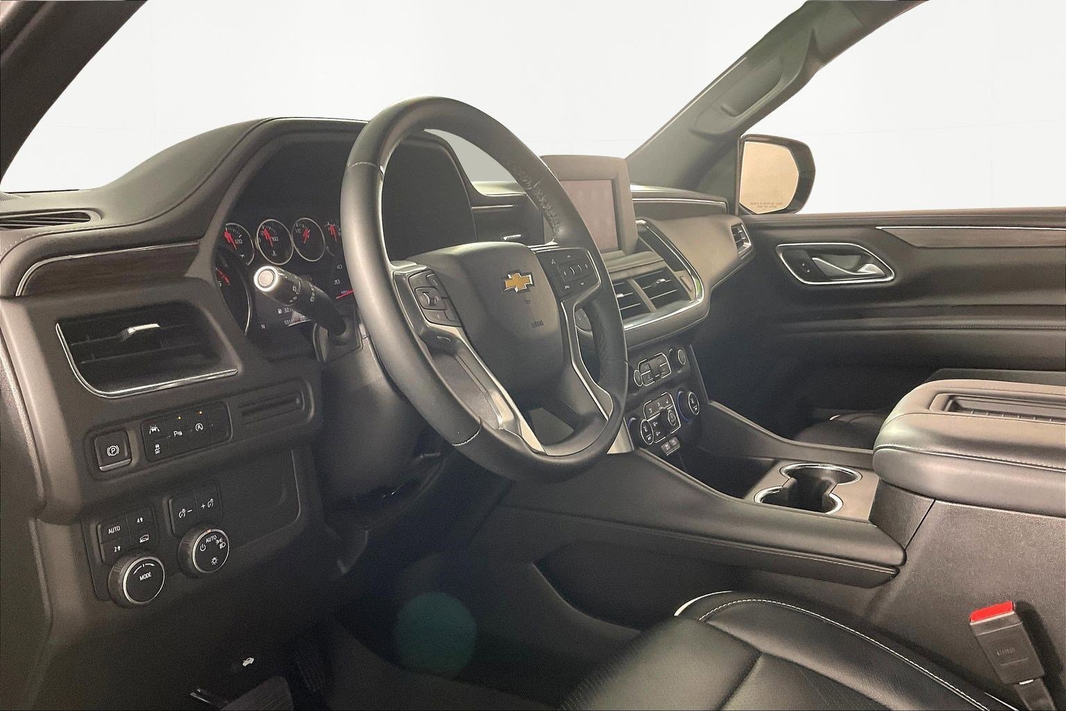 Used 2023 Chevrolet Suburban LS image 18