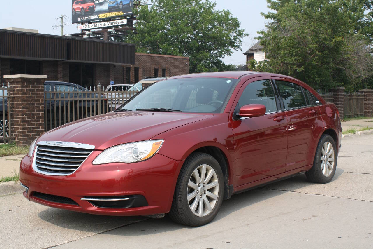 Used 2011 Chrysler 200 Touring FWD image 2