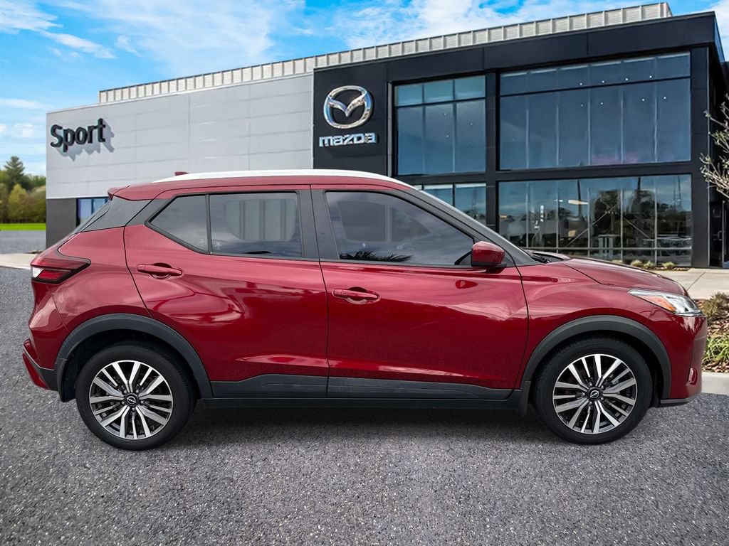 Used 2022 Nissan Kicks SV FWD image 2