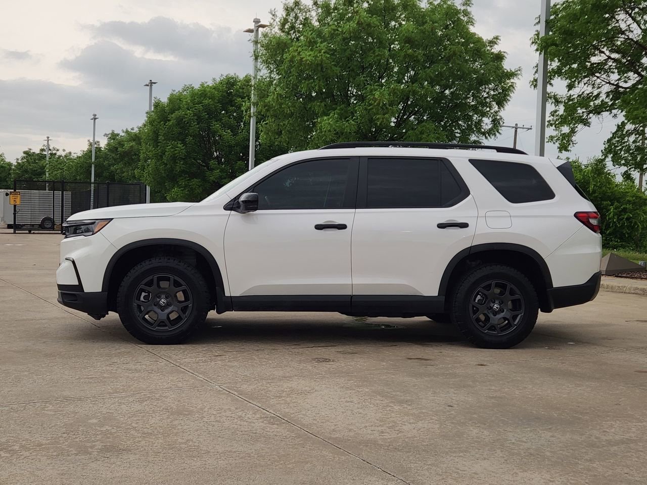 Certified 2025 Honda Pilot TrailSport image 4