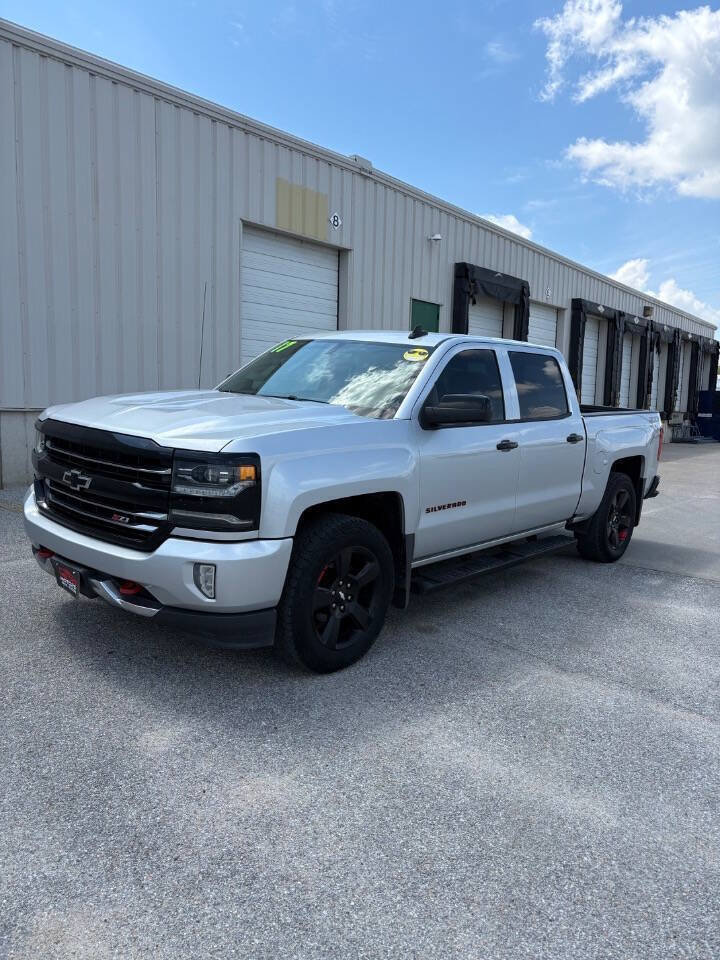 Used 2017 Chevrolet Silverado 1500 LTZ Z71 w/ Redline Edition AWD/4WD image 3