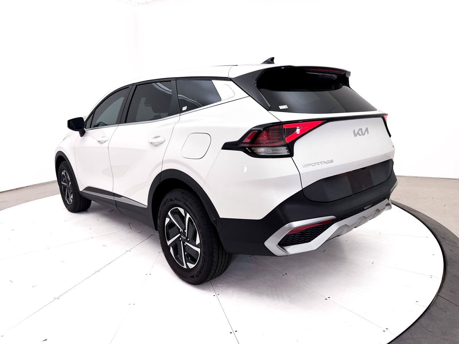 Used 2023 Kia Sportage LX AWD/4WD image 11