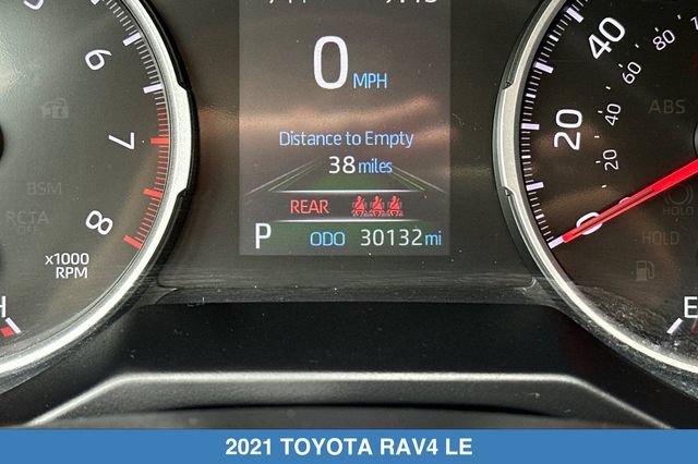 Used 2021 Toyota RAV4 LE w/ Carpet Mat Package (TMS) AWD/4WD image 26