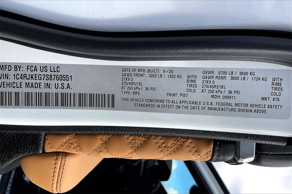 New 2025 Jeep Grand Cherokee L Summit w/ Obsidian Package image 13