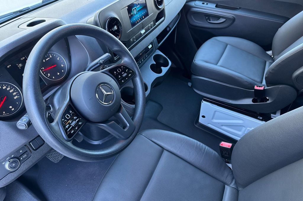 Used 2024 Mercedes-Benz Sprinter 2500 image 9