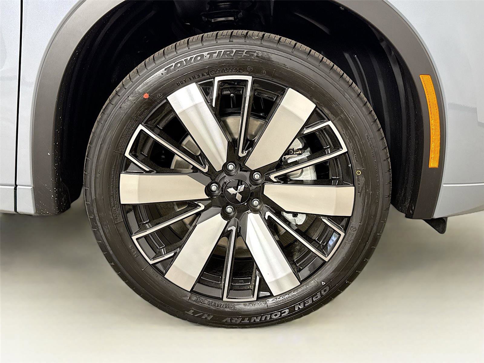 New 2026 Mitsubishi Outlander SEL image 36