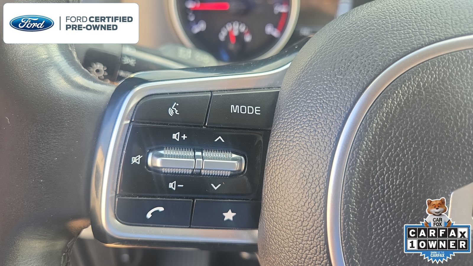 Used 2023 Kia Carnival LX FWD image 17