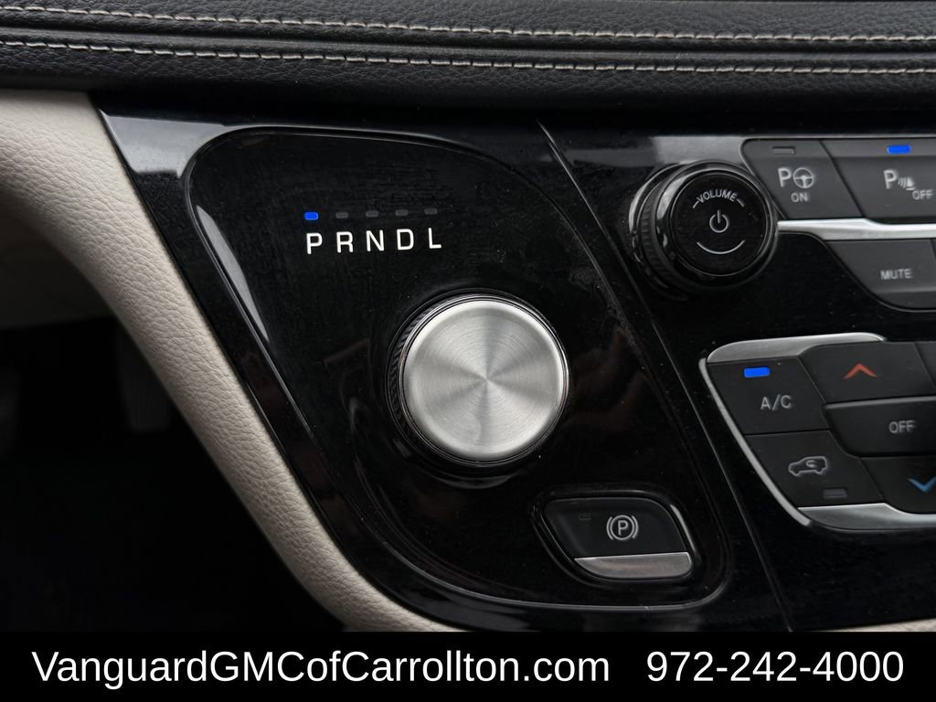 Used 2023 Chrysler Pacifica Touring-L FWD image 20