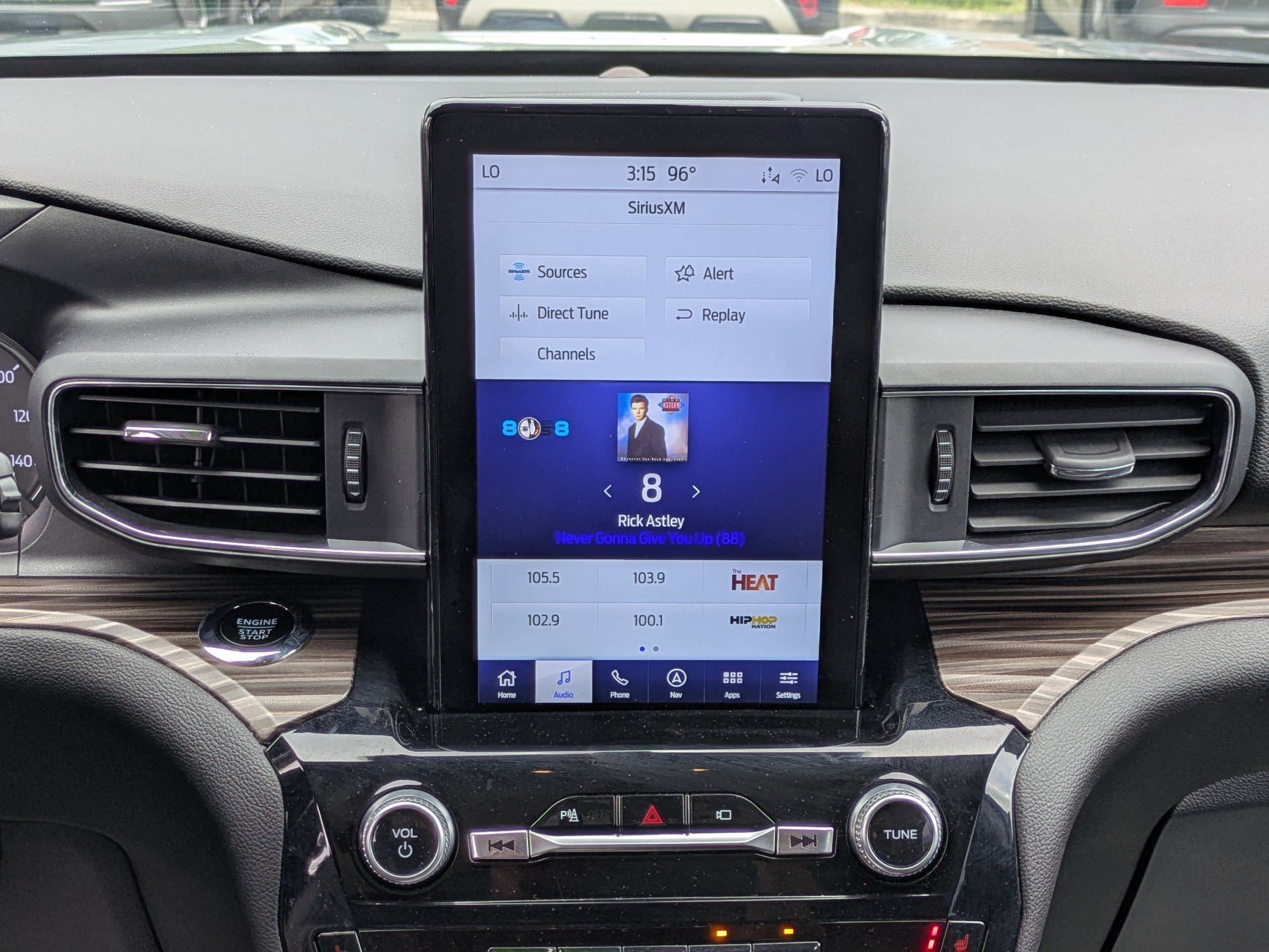 Used 2022 Ford Explorer Limited w/ Limited Technology Package RWD image 17