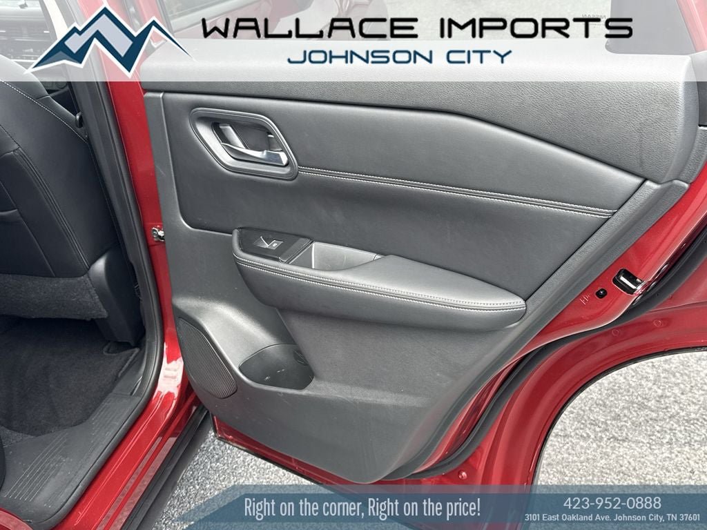 Used 2025 Nissan Rogue SL AWD/4WD image 38