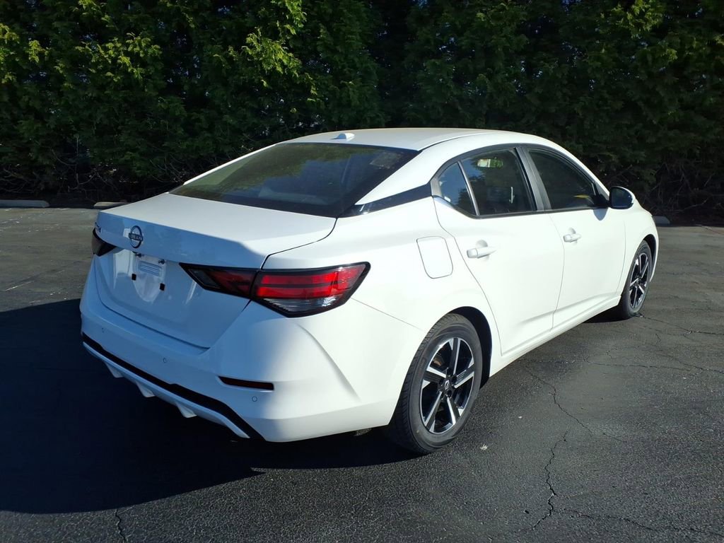 Used 2025 Nissan Sentra SV FWD image 3
