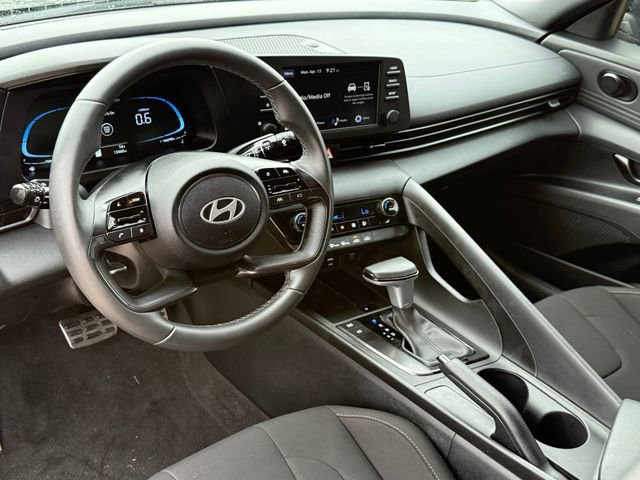 Used 2025 Hyundai Elantra Sport image 9