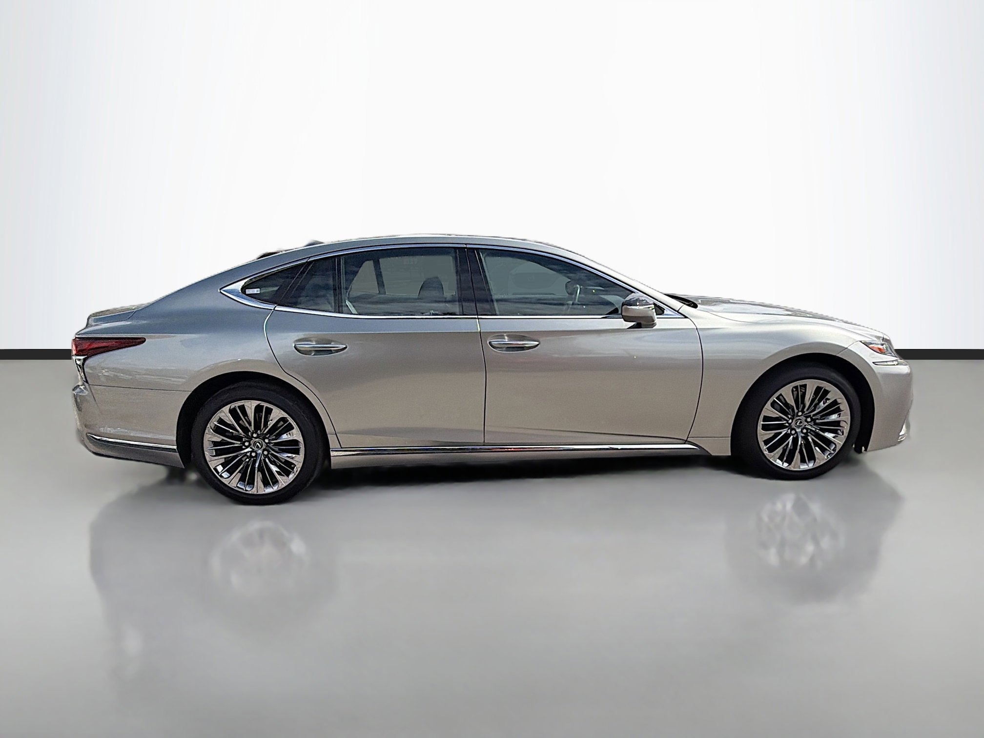 Used 2019 Lexus LS 500 AWD image 2