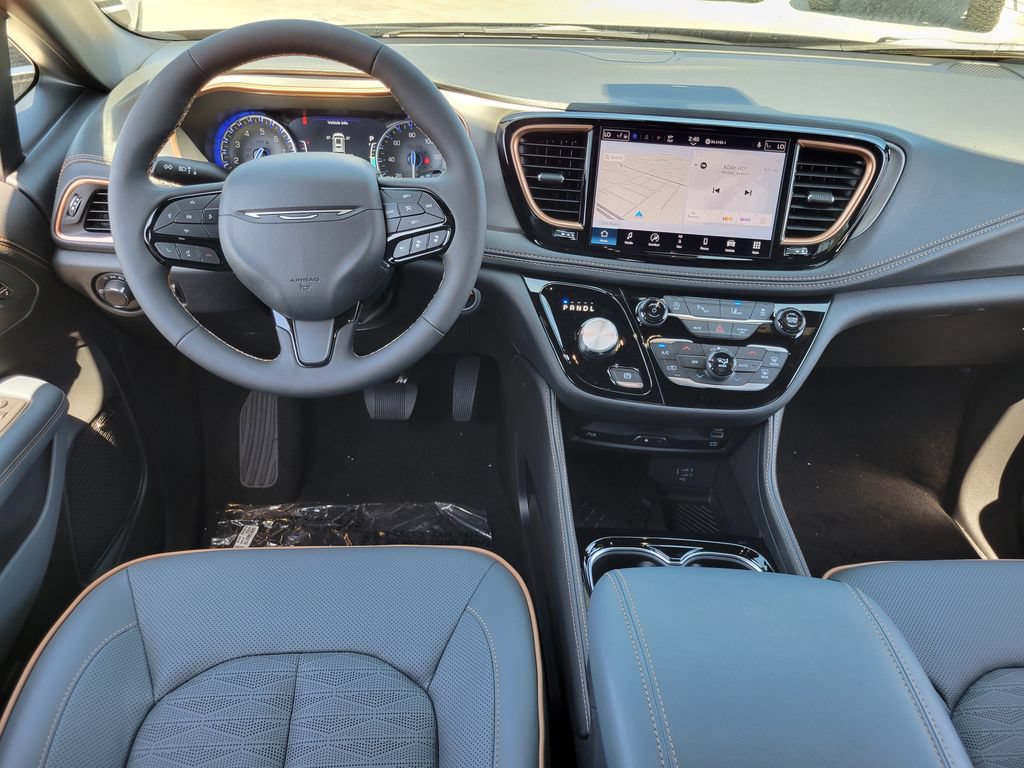 New 2027 Chrysler Pacifica Pinnacle w/ Theater Group AWD/4WD image 4