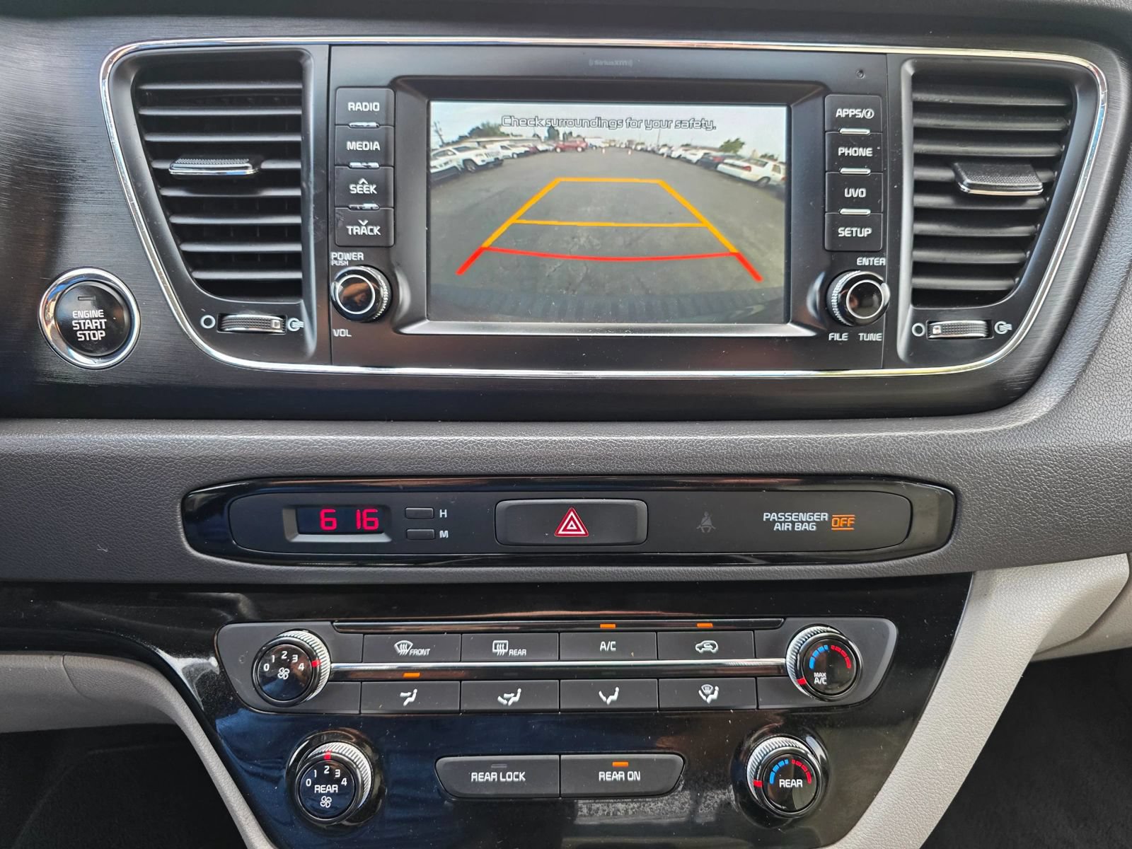 Used 2017 Kia Sedona LX w/ LX Essentials Premium Package FWD image 4