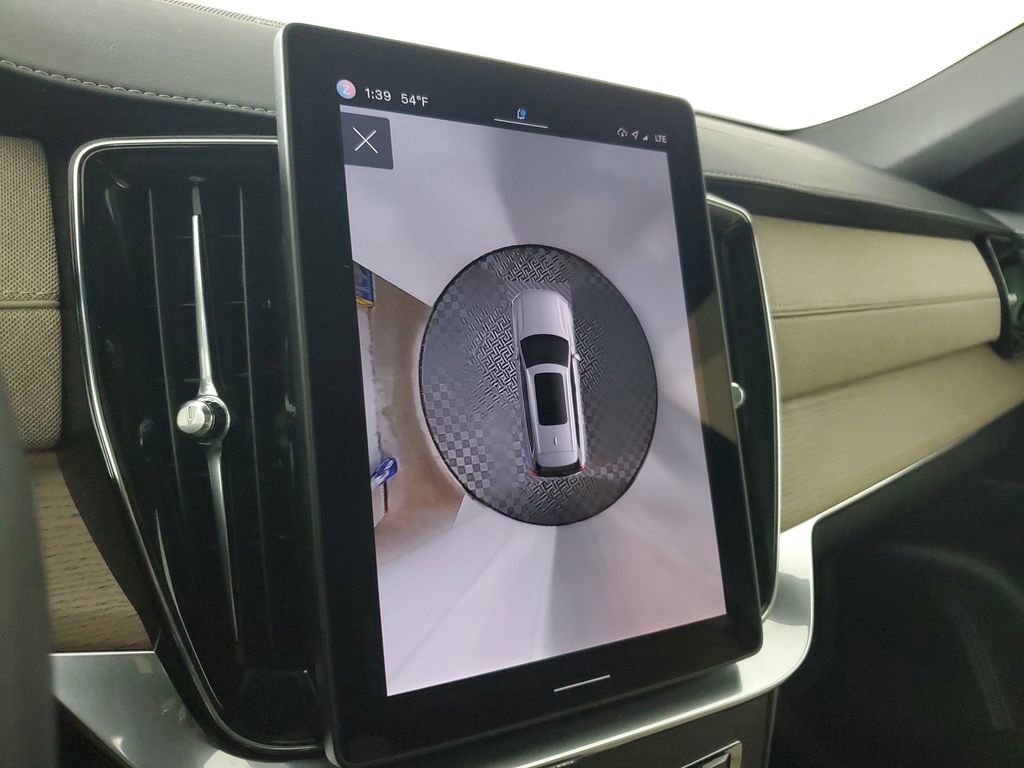 Certified 2025 Volvo XC90 B6 Plus image 31