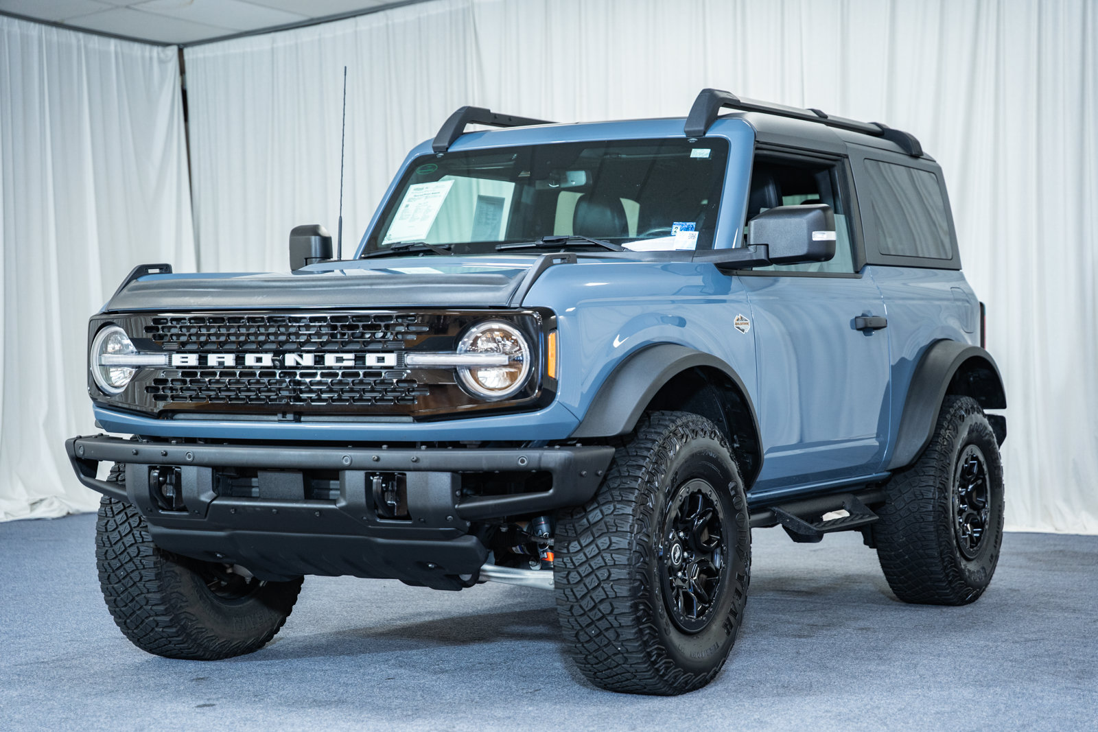 Certified 2023 Ford Bronco Wildtrak AWD/4WD image 3