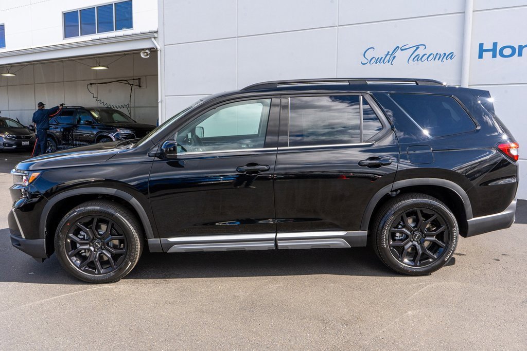 New 2025 Honda Pilot Touring image 9