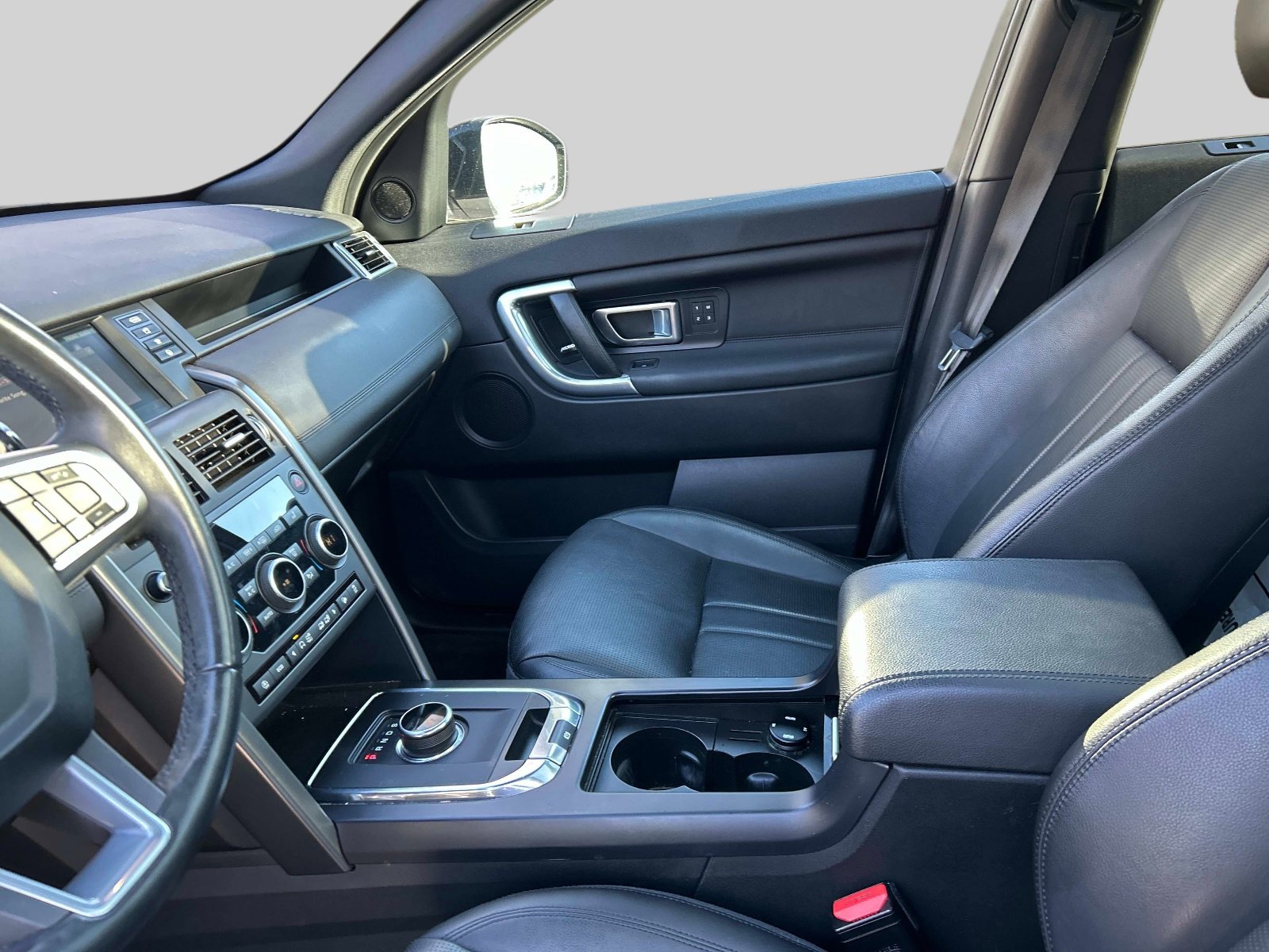 Used 2019 Land Rover Discovery Sport Landmark AWD/4WD image 25