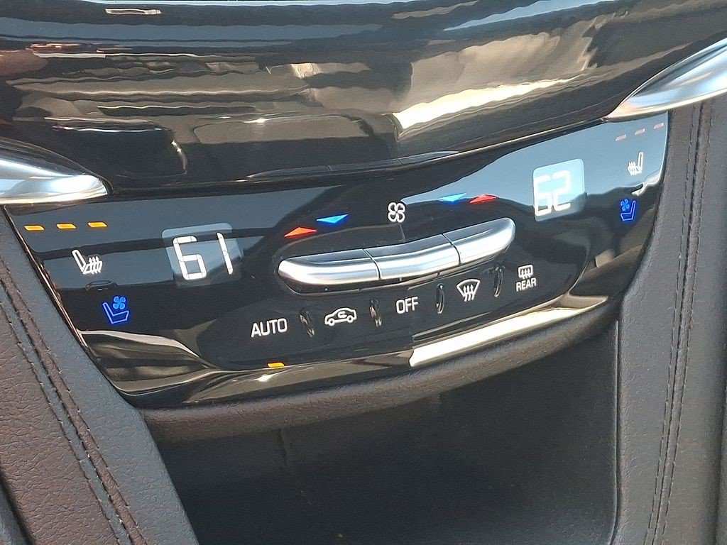 Certified 2024 Cadillac XT6 Sport w/ LPO, Floor Liner Package AWD/4WD image 17
