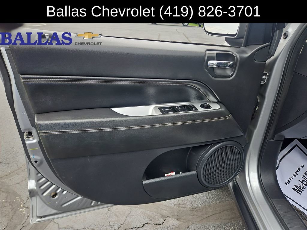 Used 2017 Jeep Compass High Altitude FWD image 23