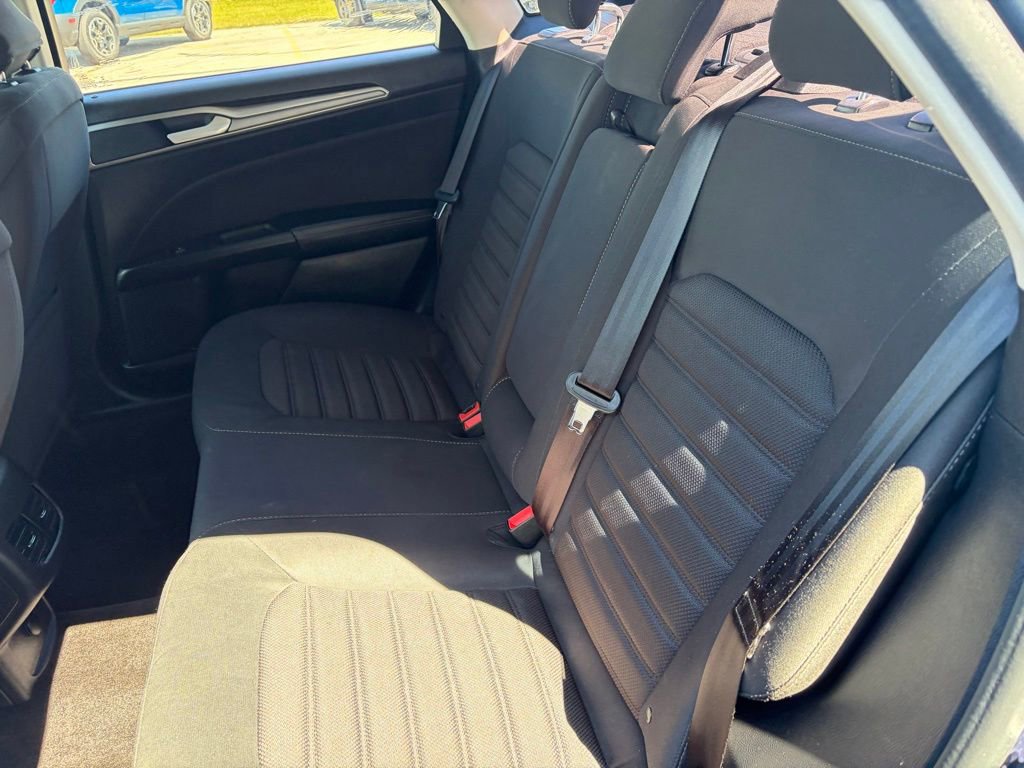Used 2018 Ford Fusion SE w/ Fusion SE Technology Package FWD image 15