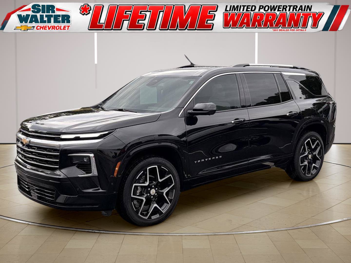 Used 2025 Chevrolet Traverse High Country FWD image 1
